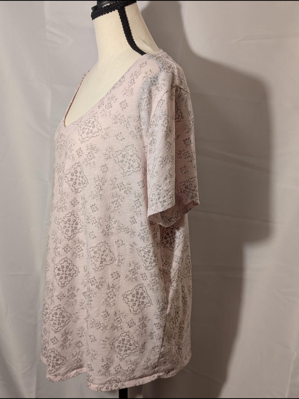 Sonoma Goods For Life Pink V-neck Tee with Silver medallion Print Size 2X - Picture 11 of 16